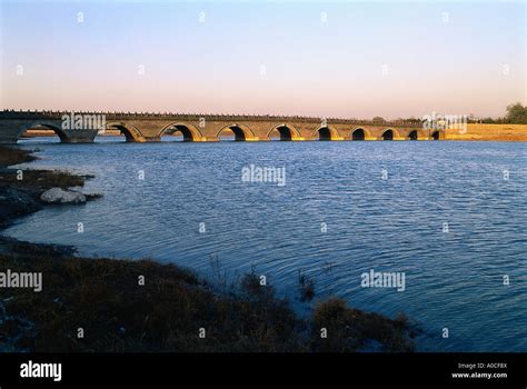  Il Ponte di Marco Polo: Un Gioiello Storico e Vista Incantevole su una Valle