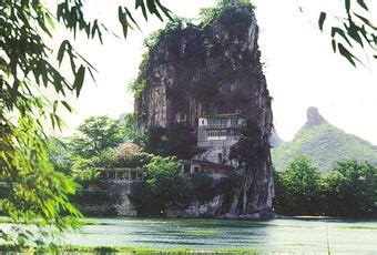  Solitario E Splendido: Le Pagoda Di Fubo Sulla Collina Del Drago!